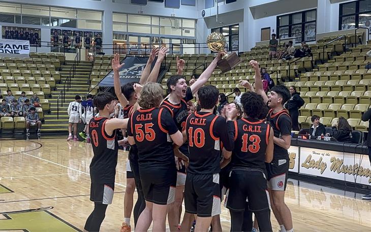 Central Bobcats defeat El Paso Franklin to claim a Bi-District Championship