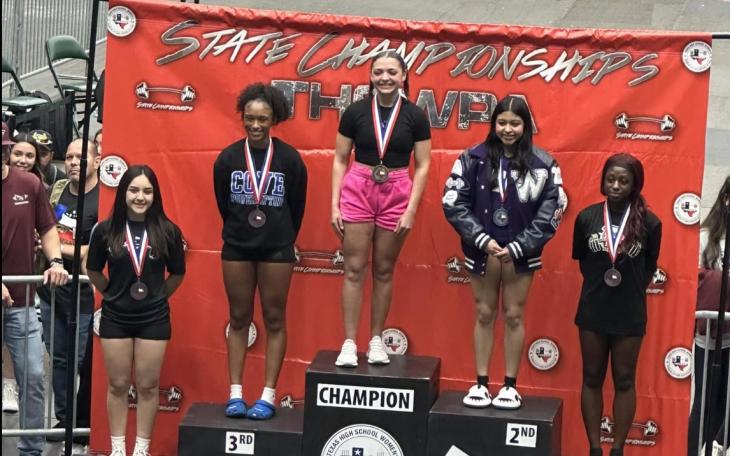 Central Lady Cats Jaylen DeHoyos Wins State at the 2024 Texas High School Powerlifting Competition in the 123 lb weight class.