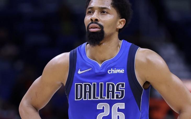 Spencer Dinwiddie has agreed to a one-year deal to return to the Dallas Mavericks, according to reports.