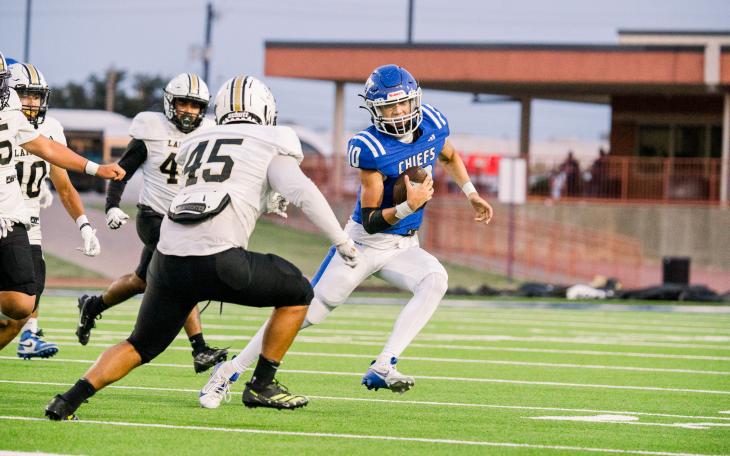Lake View's Chris Alvizo evades a tackle against Lamesa on Friday, Sept. 13, 2024, at San Angelo Stadium.