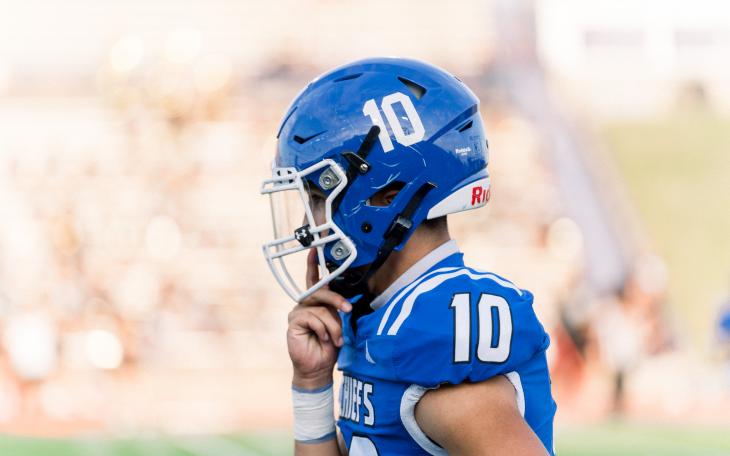 Lake View quarterback Chris Alvizo 