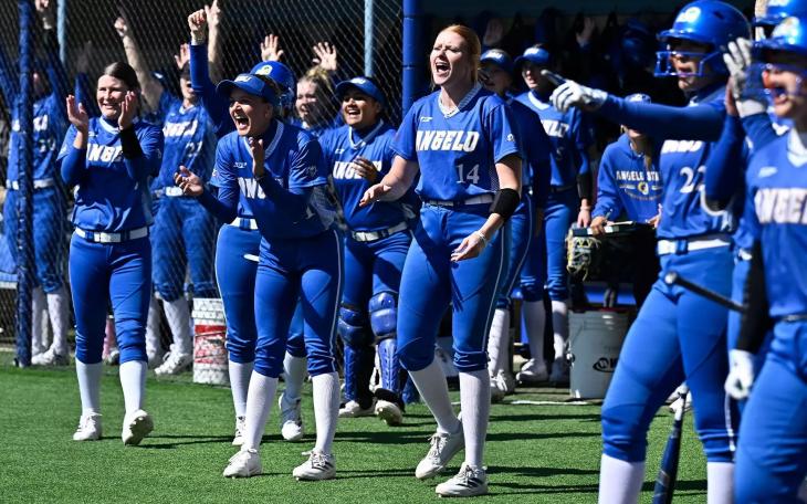 The No. 5-ranked Angelo State University softball team split a doubleheader on the road against No. 1 UT Tyler on Monday.
