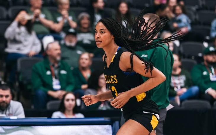 Keniah Williams had a game-high 22 points for the Belles, along with six rebounds, three steals and a block.