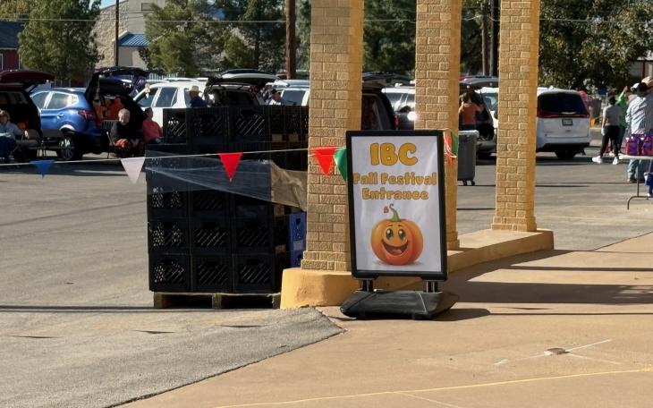 Immanuel Baptist Church is giving away free chicken dinners to families in need tonight at its fall festival.