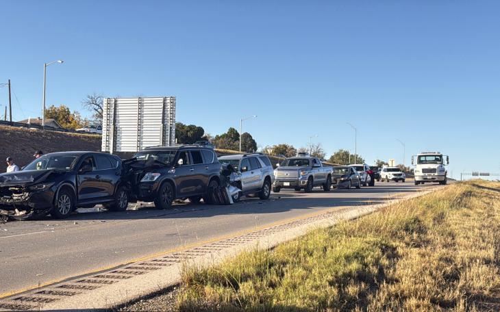 A crash involving at least six vehicles has shut down the Houston Harte Expressway on Friday morning.