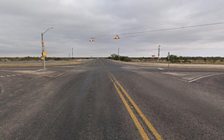 Looking north on TX-163 at the intersection of US-190 in Crockett County, Texas.