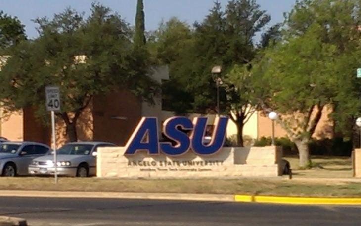 LIVE! Photo by Chelsea Schmid