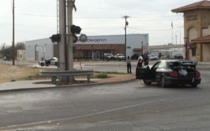 A car accident turns into an assault on the 500 block of N CHadbourne (2/24/2014) (LIVE! Photo/John Basquez)
