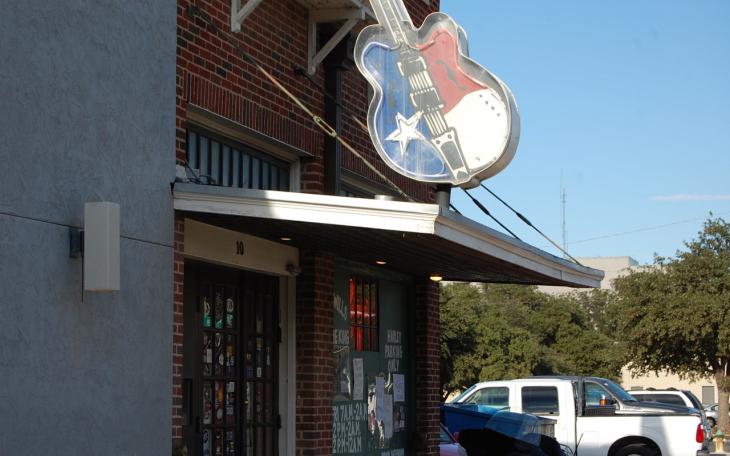 Blaine's Pub at 12 West Harris Street. (LIVE! Photo/Joe Hyde)
