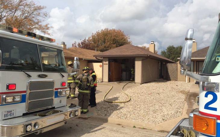 House fire in the 1600 block of Oregon Avenue on Nov. 22, 2014. (LIVE! Photo/John Basquez)