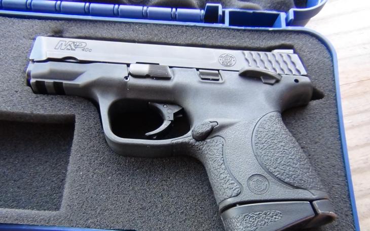 Handgun Pic (LIVE! Archive)