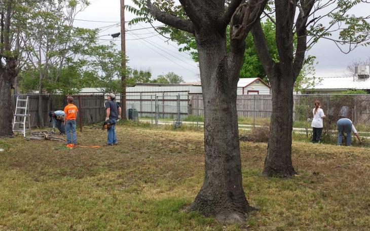 Rachel Rubio gets a Helping Hand from county employees Apr. 11. (LIVE! Photo/Amanda Henson)