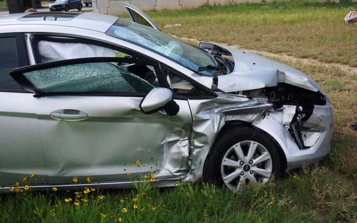 A crash at 6th Street and S. Oakes St. on Apr. 17, 2015. (LIVE! Photo/John Basquez)