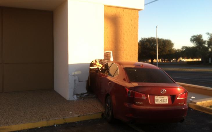 A maroon Lexus crashes into Shannon Clinic Friday morning. (LIVE! Photo/John Basquez)