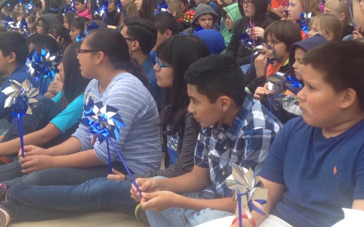 Some 400 students gathered on the courthouse steps for the Children Advocacy Center&amp;#039;s annual pinwheel ceremony Tuesday. (LIVE! Photo/Chelsea Reinhard)