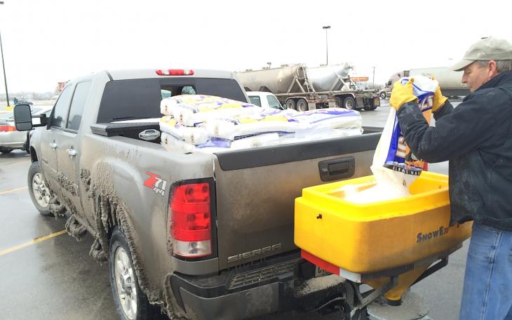 A contractor from Abilene applies sand to Walmart&amp;#039;s parking lot on Sherwood Way. (LIVE! Photo/John Basquez)