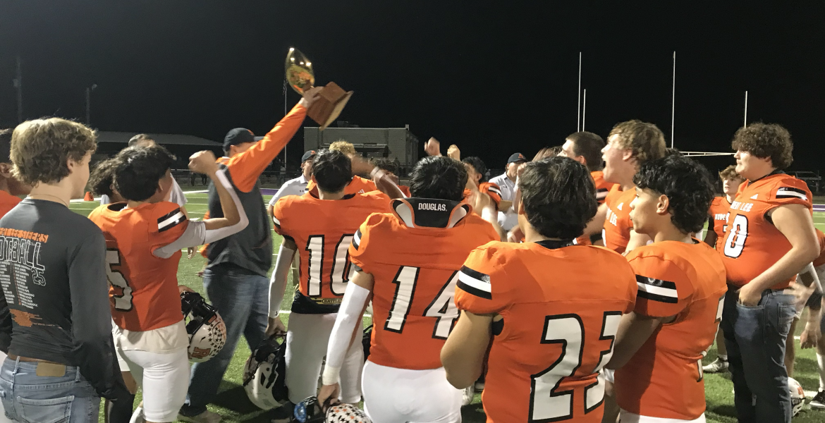 The Robert Lee Steers celebrate after winning their first-round playoff game against Ira on Friday, Nov. 14, 2025.